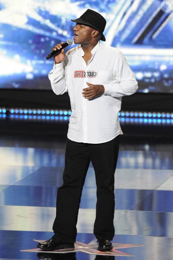 Lors de la troisième et dernière salve d'auditions de X Factor, diffusée le 29 mars 2011, certains candidats se sont démarqués, comme Barry Johnson, prof de chant de 52 ans doté d'une voix sexy à souhait, idéale pour Just the two of us.