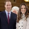 Les préparatifs s'accélèrent pour le mariage du prince William et de Kate Middleton. Le 31 mars, le palais royal révélait que William ne porterait pas d'alliance, et que celle de Kate Middleton serait faite d'un or précieux.