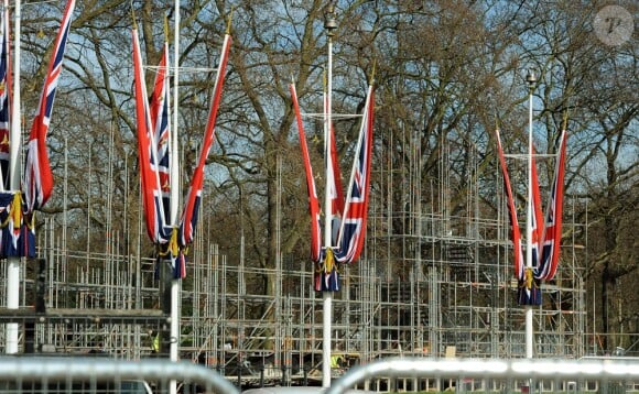 Les préparatifs s'accélèrent pour le mariage du prince William et de Kate Middleton. La ville de Londres se refait une beauté qui se chiffre en dizaines de millions d'euros, aux frais du contribuable.