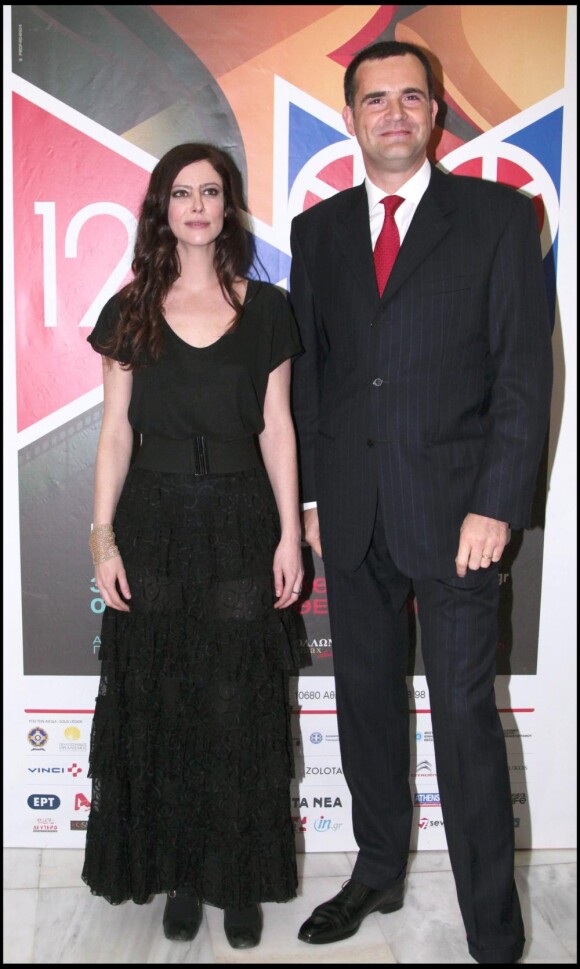 Anna Mouglalis et Christophe Farnaud, ambassadeur de France en Grèce, à l'occasion de l'ouverture du 12e Festival du Film Francophone, à Athènes, en Grèce, le 31 mars 2011.