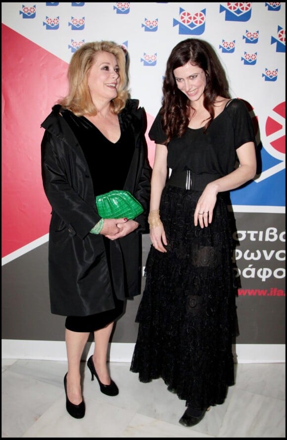Catherine Deneuve et Anna Mouglalis à l'occasion de l'ouverture du 12e Festival du Film Francophone, à Athènes, en Grèce, le 31 mars 2011.