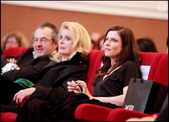 Catherine Deneuve et Anna Mouglalis à l'occasion de l'ouverture du 12e Festival du Film Francophone, à Athènes, en Grèce, le 31 mars 2011.