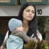 Camila Alves s'arrête chez un fleuriste avec ses enfants Levi et Vida, à Los Angeles, le vendredi 25 mars.