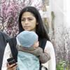Camila Alves s'arrête chez un fleuriste avec ses enfants Levi et Vida, à Los Angeles, le vendredi 25 mars.