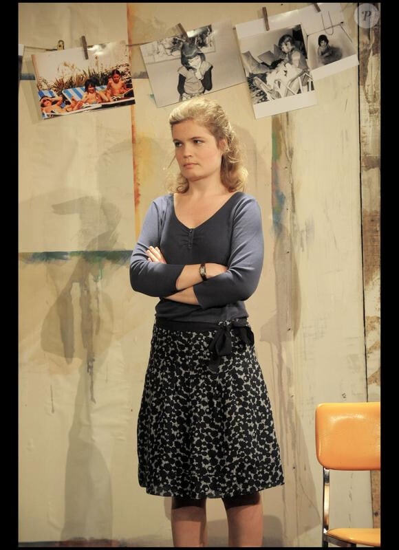 Sarah Biasini dans la pièce Qu'est ce qu'on attend ? à Paris en novembre 2009