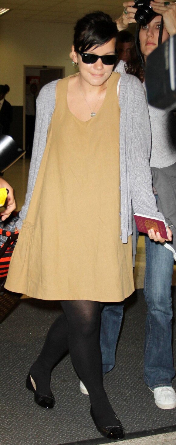 Lily Allen arrive à l'aéroport de Los Angeles. 6 avril 2011