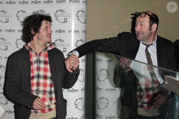 Clément Sibony et Kad Merad lors de la 7 édition du Festival de la Réunion le 7 avril 2011 à Paris