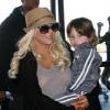 Christina Aguilera avec son boyfriend Matthew Rutler, à l'aéroport LAX de Los Angeles, vendredi 8 avril.