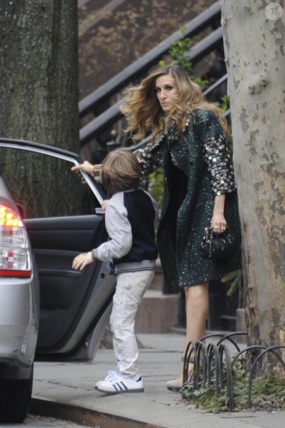 Sarah Jessica Parker et son fils James sortent de leur home-sweet-home à New York le 10 avril 2011