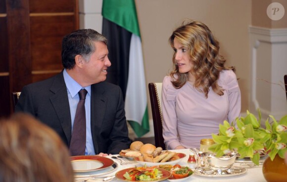 Letizia d'Espagne et le roi Abdullah II lors de leur rencontre en Jordanie le 13 avril 2011