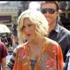 Tori Spelling et son mari Dean McDermott vont parler de leur troisième bébé sur le plateau de l'émission EXTRA, présentée par Mario Lopez (13 avril 2011 à Los Angeles)