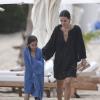 Courteney Cox s'amuse et profite du soleil de Saint-Barthélémy avec sa petite Coco. Mars 2011