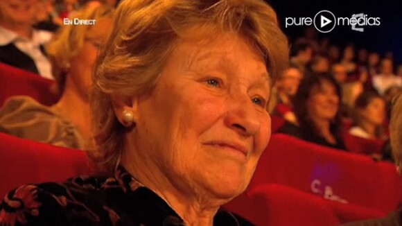 Molières 2011 : Carla Bruni parodiée devant sa maman Marisa... qui rit jaune !