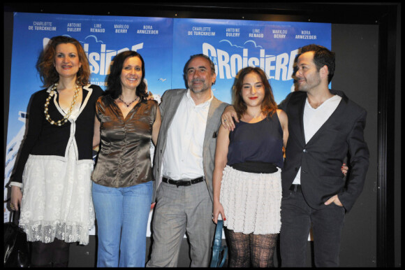 Armelle, Pascale Pouzadoux, Antoine Duléry, Marilou Berry et Stéphane Debac lors de l'avant-première de La Croisière à Paris le 18 avril 2011