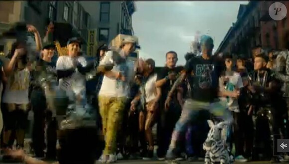 LMFAO se paye le film 28 Jours pour continuer à party-rocker avec le single Party Rock Anthem, annonciateur de l'album Sorry for Party Rocking à paraître le 14 juin 2011.
