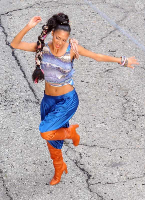 Même sur ses talons hauts, Nicole Scherzinger maîtrise tous les pas de danse. Los Angeles, 21 avril 2011