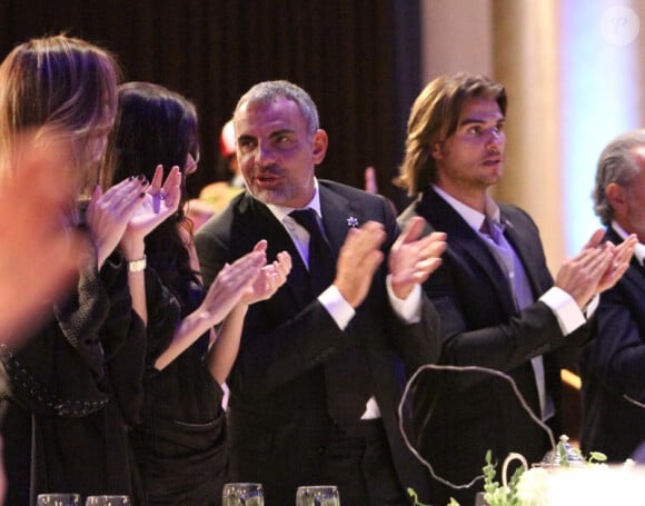 Christian Audigier aux côtés de Romain Chavent lors de sa soirée de gala, honoré pour ses actes de charité, au Beverly Hilton Hotel, à Los Angeles, le 21 avril 2011