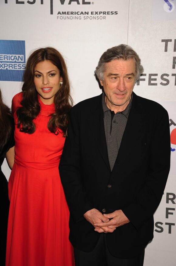 Eva Mendes sublime et Robert de Niro à l'occasion de l'avant-première de Last Night, présenté le 25 avril 2011 lors du 10e Festival du Film de TriBeCa, à New York.