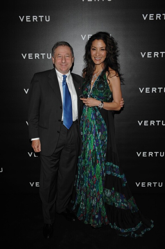 Michelle Yeoh (ici accompagnée par son mari Jean Todt) prête depuis quelques temps déjà son image à la marque de téléphonie de luxe Vertu. Londres, 9 juin 2010
