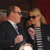 Albert et Charlene assistent à un match de tennis, le 17 avril 2011, à Monaco.