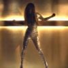 Jennifer Lopez dans sa combinaison en strass dans le clip On the floor, février 2011.