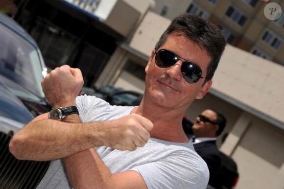 Simon Cowell arrive pour assister aux auditions de X Factor (version  USA), dont il est l'un des jurés, à Los Angeles, le dimanche 8 mai.
