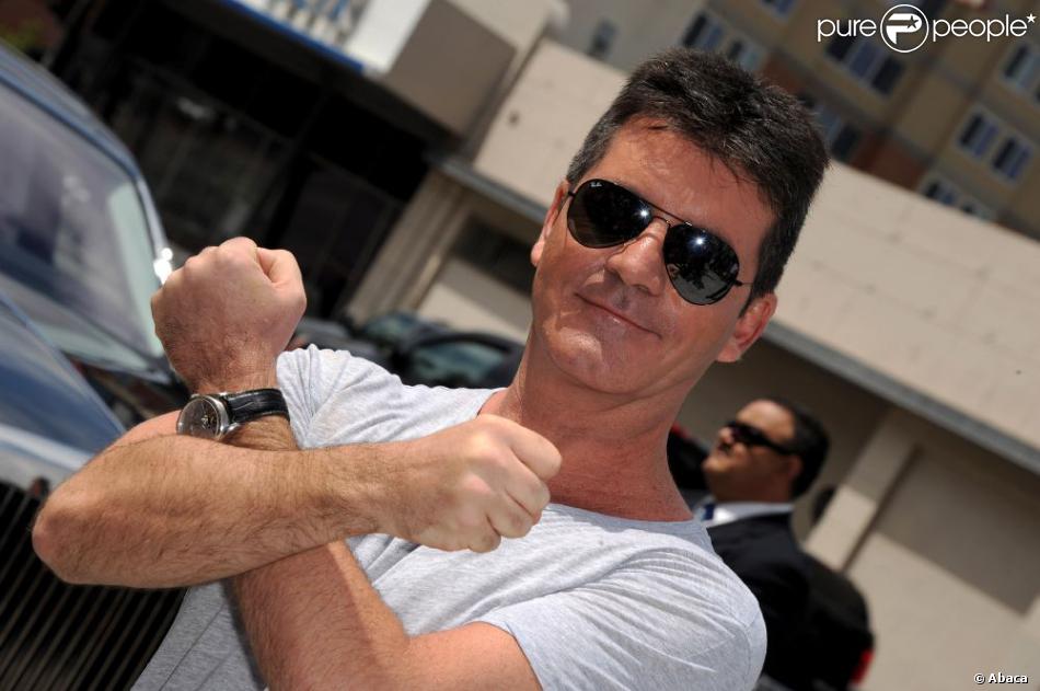Simon Cowell arrive pour assister aux auditions de X Factor (version USA), dont il est l'un des Simon Cowell arrive pour assister aux auditions de X Factor (version USA), dont il est l'un des