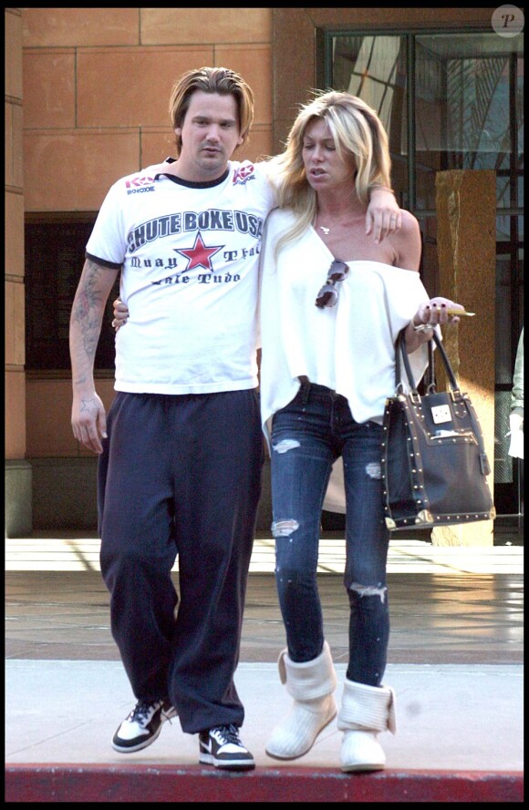 Sean Stewart et sa fiancée Chantel Kendall, à Los Angeles, le 10 février 2010.