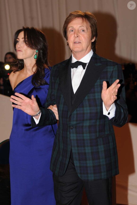Paul McCartney et Nancy Shevell au gala inaugural de l'exposition Alexander McQueen, au MET, à New York, le 2 mai 2011.