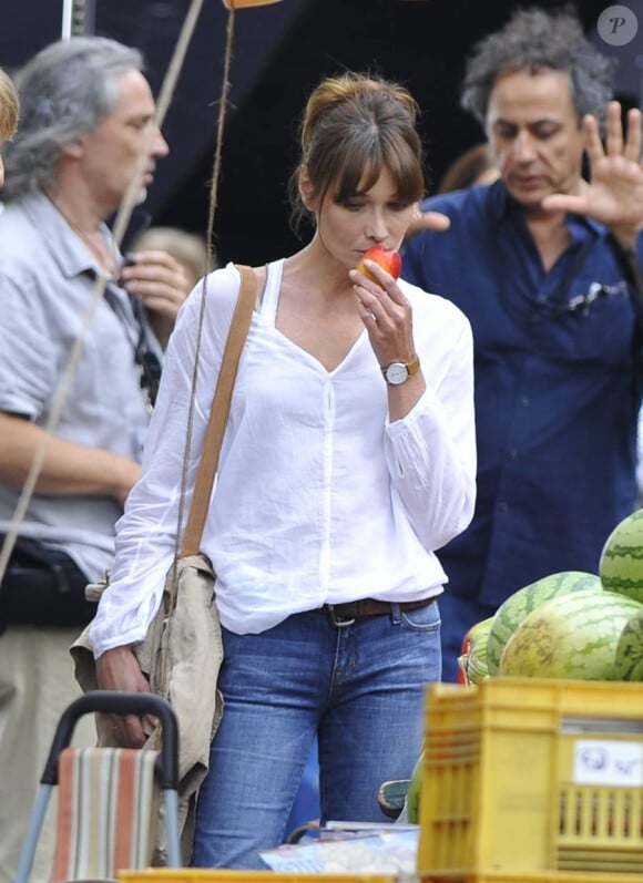 Carla Bruni sur le tournage de Midnight in Paris, juillet 2010