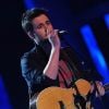 Vincent Leoty chante sur le plateau de X Factor le 3 mai 2011 sur M6