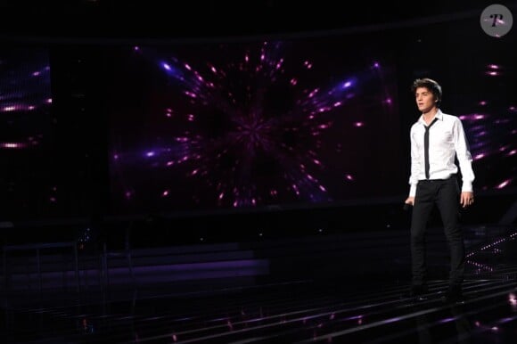Florian Giustiniani chante Haven't met you yet de Michael Bublé lors du prime du 10 mai 2011 de X Factor sur M6