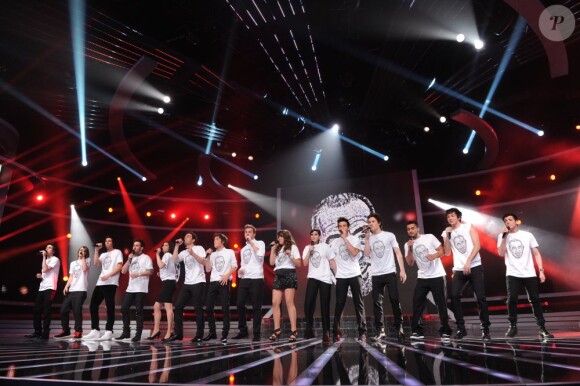 Les candidats de X Factor rendent hommage à Henry Padovani lors du prime du 10 mai 2011 de X Factor sur M6