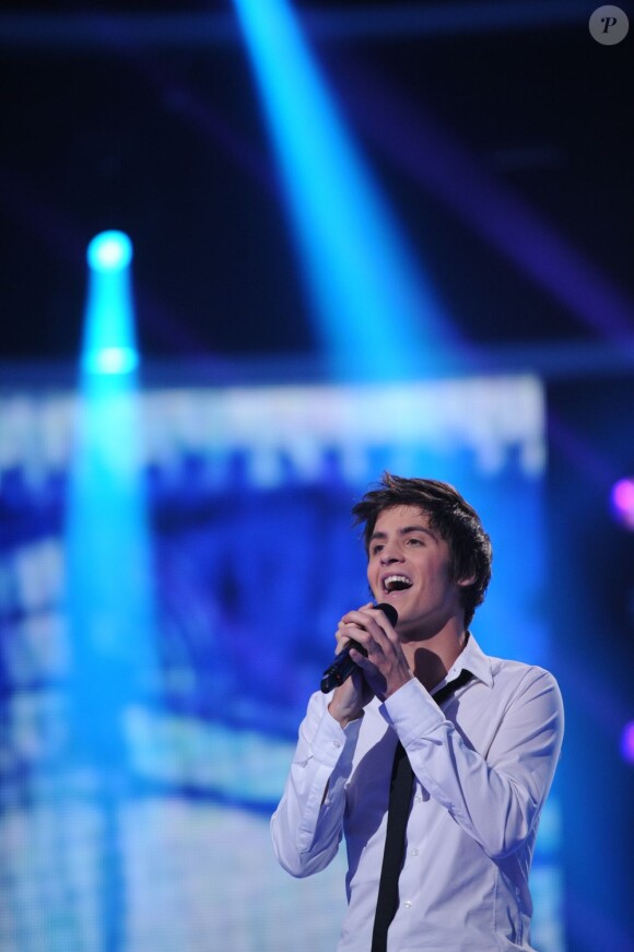 Florian Giustiniani chante Haven't met you yet de Michael Bublé lors du prime du 10 mai 2011 de X Factor sur M6