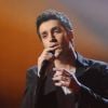 Raphaël Herrerias chante D'aventure en aventure de Serge Lama lors du prime du 10 mai 2011 de X Factor sur M6