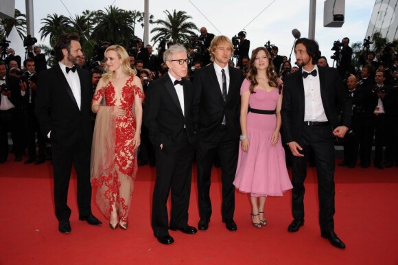 Michael Sheen, Rachel McAdams, Woody Allen, Owen Wilson, Léa Seydoux et Adrien Brody, lors de la cérémonie d'ouverture du 64ème Festival de Cannes, le 11 mai 2011.