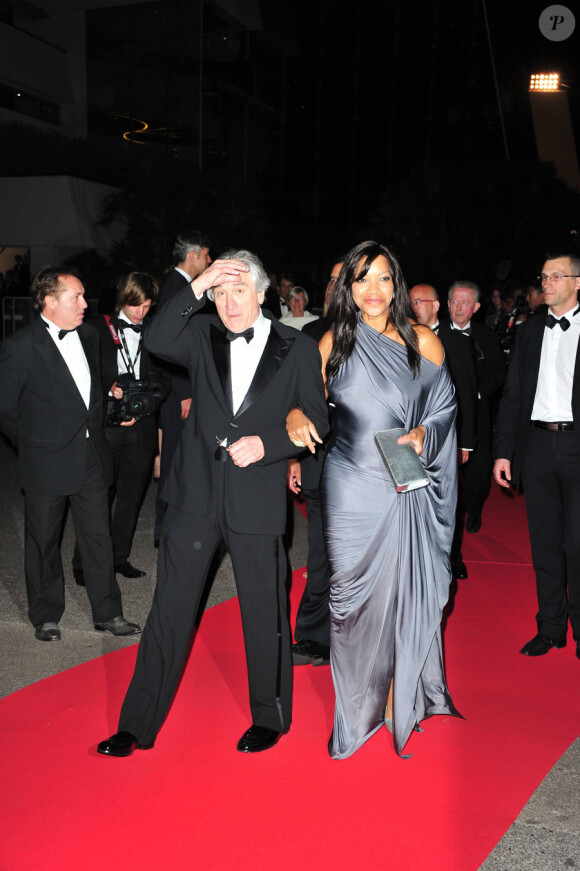 Robert de Niro et Grace Hightower lors du dîner de gala post cérémonie d'ouverture au festival de Cannes le 11 mai 2011