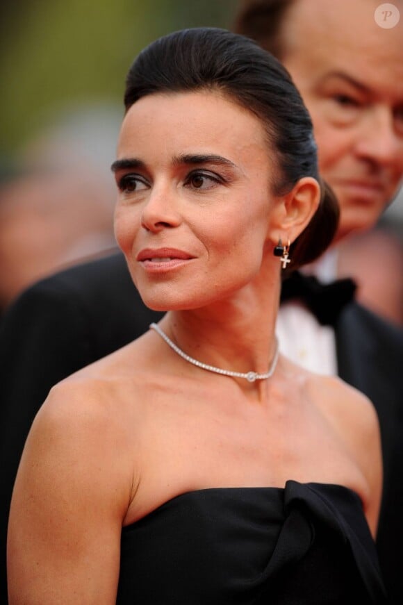 Elodie Bouchez est somptueuse dans sa robe bustier sublimée par un collier Boucheron. Cannes, 12 mai 2011