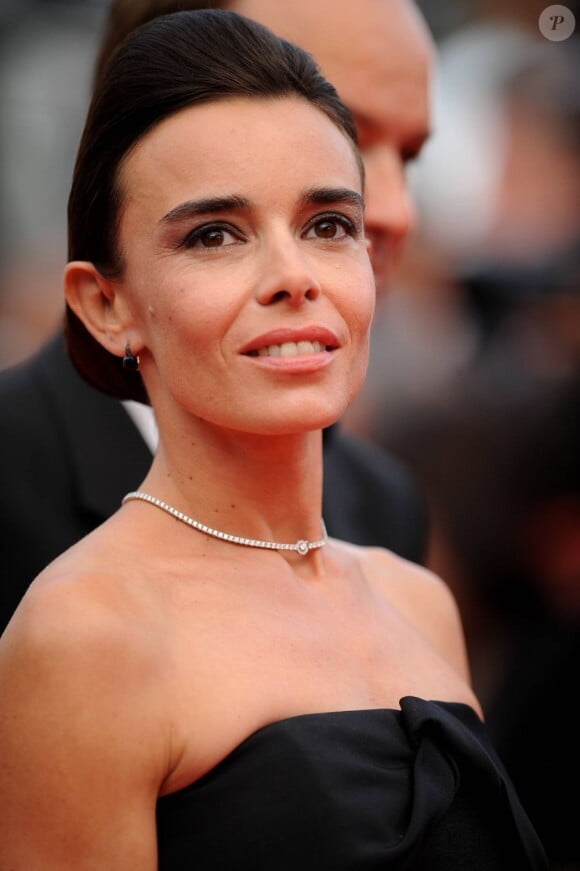 Elodie Bouchez est somptueuse dans sa robe bustier sublimée par un collier Boucheron. Cannes, 12 mai 2011