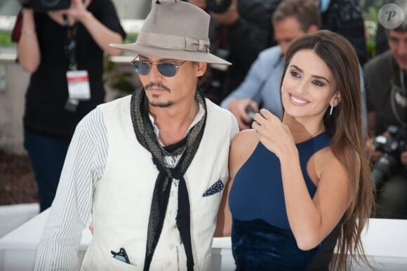 Penélope Cruz et son ami de toujours Johnny Depp lors du photocall de Pirates des Caraïbes à Cannes le 14 mai 2011