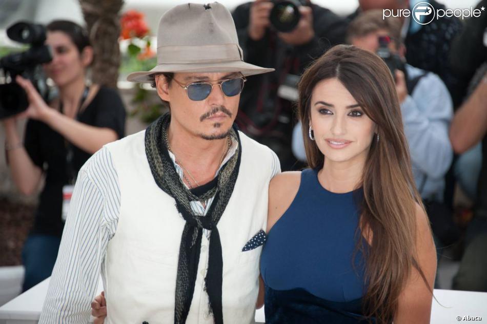 Penélope Cruz Et Son Ami De Toujours Johnny Depp Lors Du Photocall De Pirates Des Caraïbes à 5402