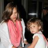 Jessica Alba et son adorable fillette Honor lors de leur arrivée à l'aéroport de Los Angeles, le 14 mai 2011