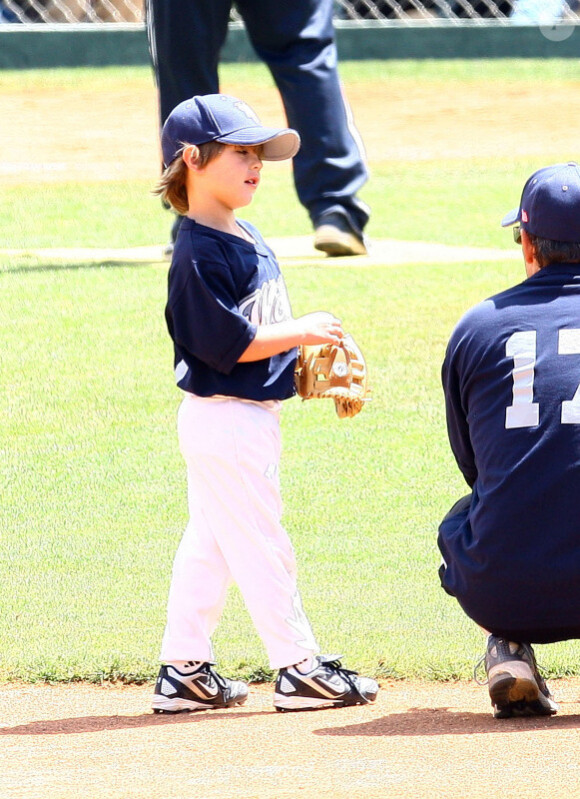 Sean Preston, fils de Britney Spears âgé de 5 ans, participe à son match de baseball hebdomadaire, dimanche 15 mai à Los Angeles.