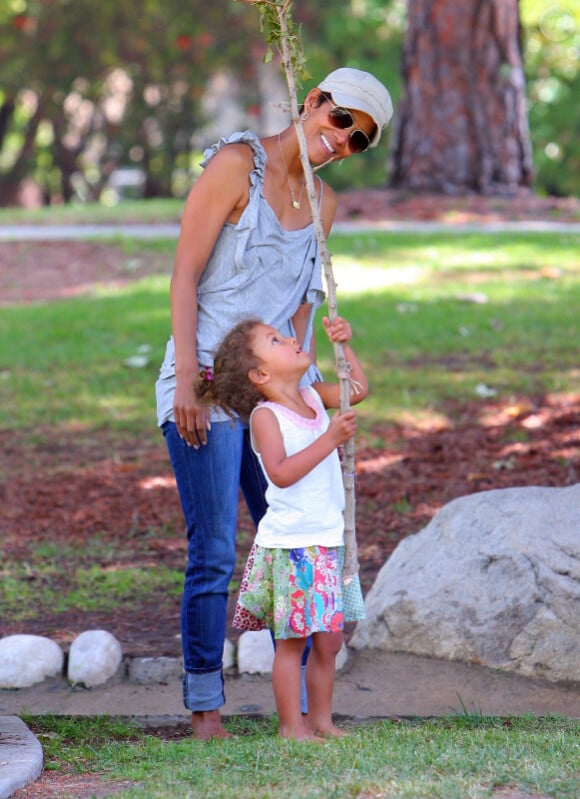 Halle Berry et son adorable fille Nahla passe l'après-midi ensemble. Beverly Hills, 6 mai 2011