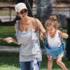 Halle Berry et son adorable fille Nahla s'amusent comme des folles au parc ! Beverly Hills, 6 mai 2011