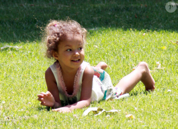 Nahla est une adorable mais tellement chipie ! Beverly Hills, 6 mai 2011