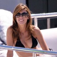 Elisabetta Canalis : Au large de la Croisette, elle dévoile son atout bikini !