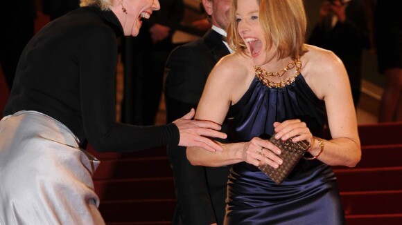 Cannes 2011 : Jodie Foster prise d'une crise de rire sur tapis rouge !