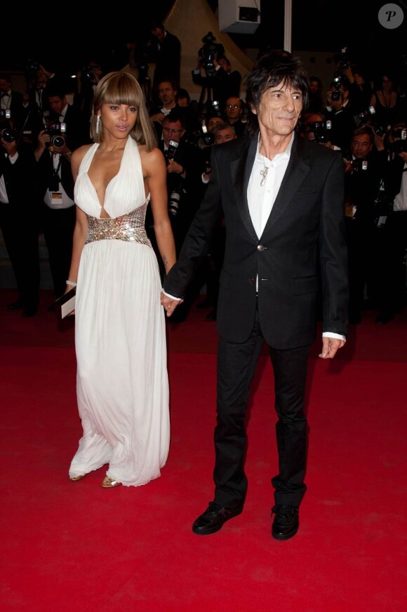 Ronnie Wood et Ana Araujo lors de la projection de Melancholia, le 18 mai 2011, dans le cadre du 64e festival de Cannes.