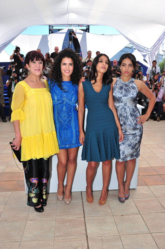 Biyouna, Sabrina Ouzani, Leïla Bekhti et Hafsia Herzi lors du photocall du film La Source des femmes le 21 mai  2011 au festival de Cannes